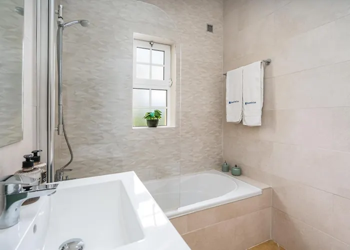 Sunny Flat W/ Balcony Near The Sea By Hostwise 알부페이라