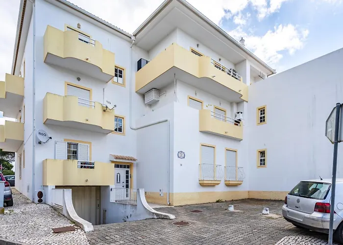 Sunny Flat W/ Balcony Near The Sea By Hostwise 아파트 *