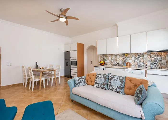 아파트 Sunny Flat W/ Balcony Near The Sea By Hostwise 알부페이라