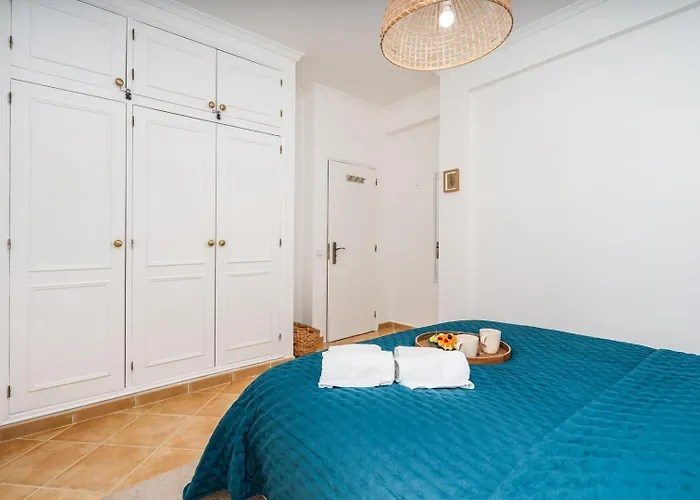 Sunny Flat W/ Balcony Near The Sea By Hostwise 알부페이라