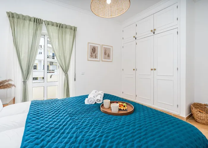 Sunny Flat W/ Balcony Near The Sea By Hostwise