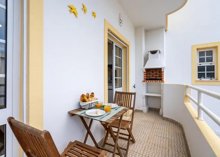 Sunny Flat W/ Balcony Near The Sea By Hostwise 아파트 알부페이라