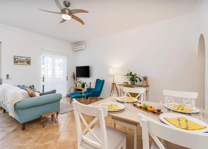 Sunny Flat W/ Balcony Near The Sea By Hostwise 알부페이라