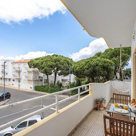 Apartment Hostwise - Sunny Flat W/ Balcony By The Algarve Sea