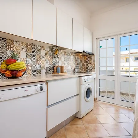Apartment Hostwise - Sunny Flat W/ Balcony By The Algarve Sea Albufeira