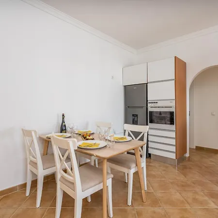 Hostwise - Sunny Flat W/ Balcony By The Algarve Sea