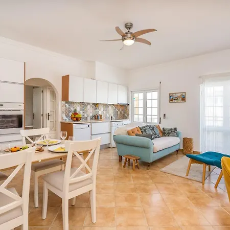 Hostwise - Sunny Flat W/ Balcony By The Algarve Sea