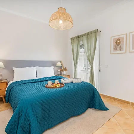 Apartment Hostwise - Sunny Flat W/ Balcony By The Algarve Sea