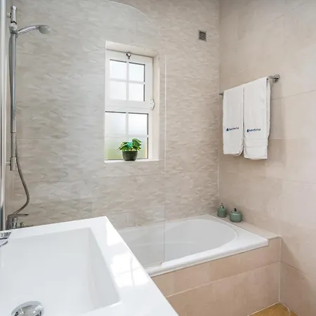 Sunny Flat W/ Balcony Near The Sea By Hostwise Albufeira